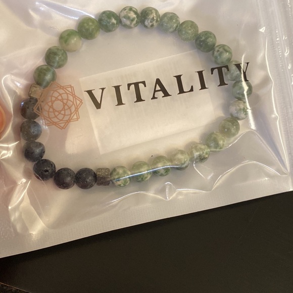 Inner Peace diffuser bracelet , green jasper beads and lava stones. - Picture 2 of 3